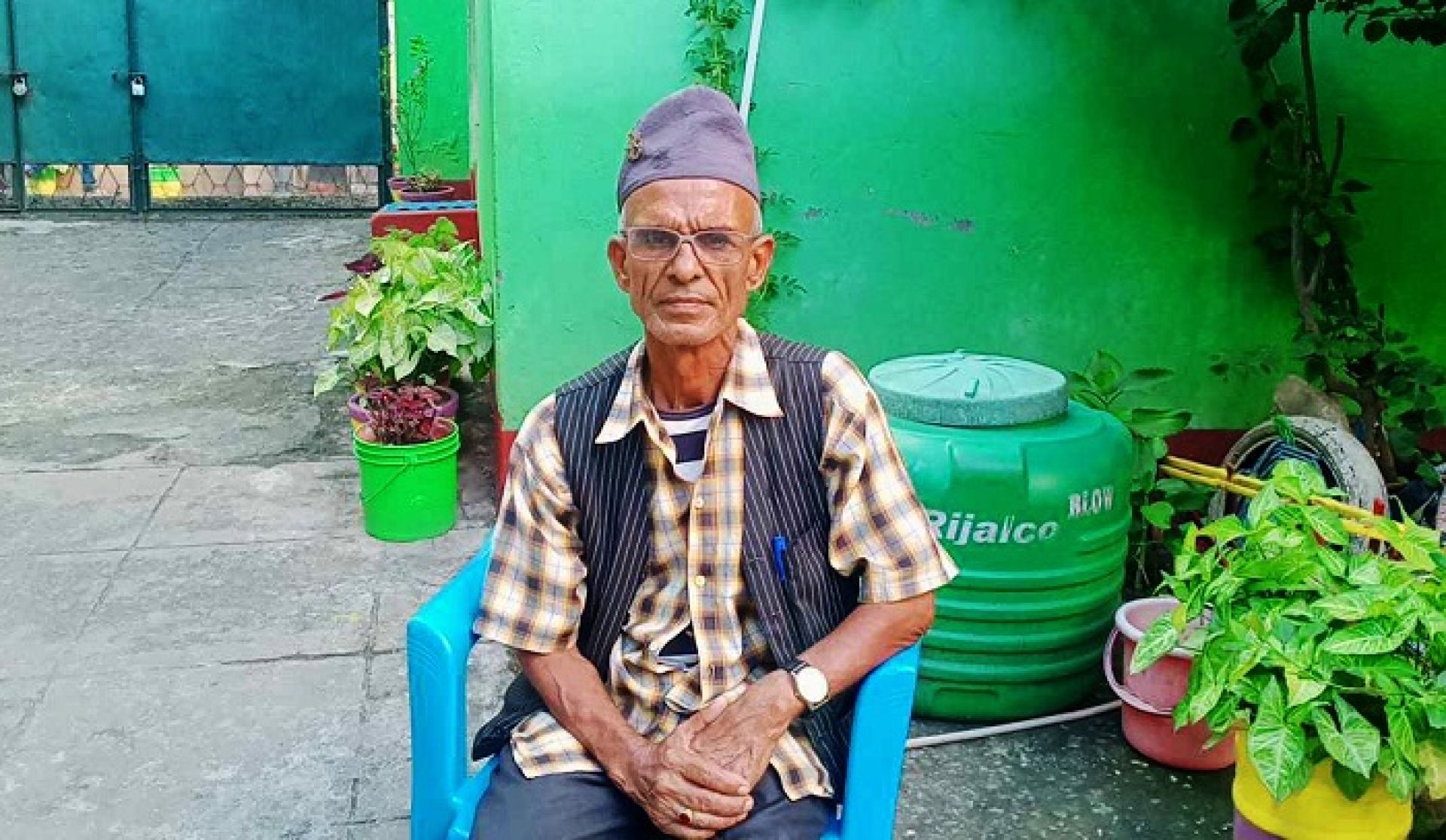 आश्रममा छोरा कुरीरहेका बाः भन्छन्, ‘अझै पनि लिन आउँछन् की भन्ने आश छ’